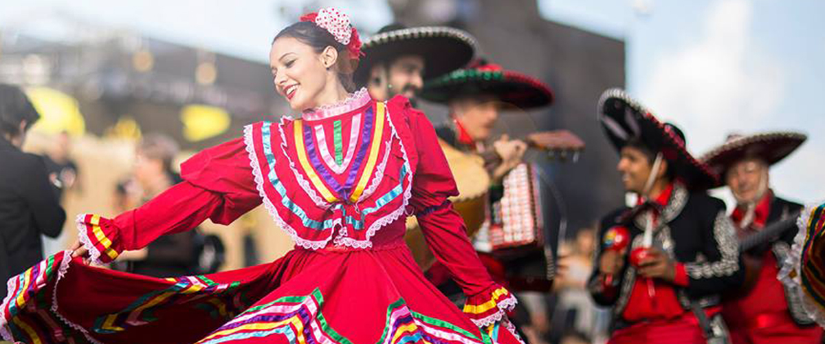 Aanvragen van een Mexicaanse dansoptreden